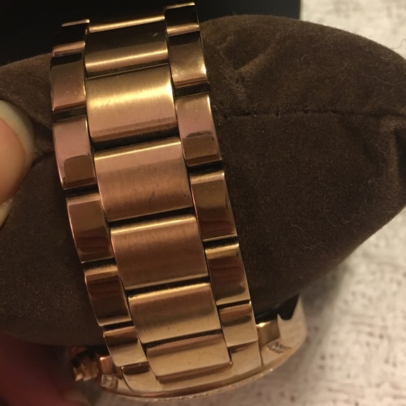 Michael Kors Rose Gold Watch - Picture 3 of 7
